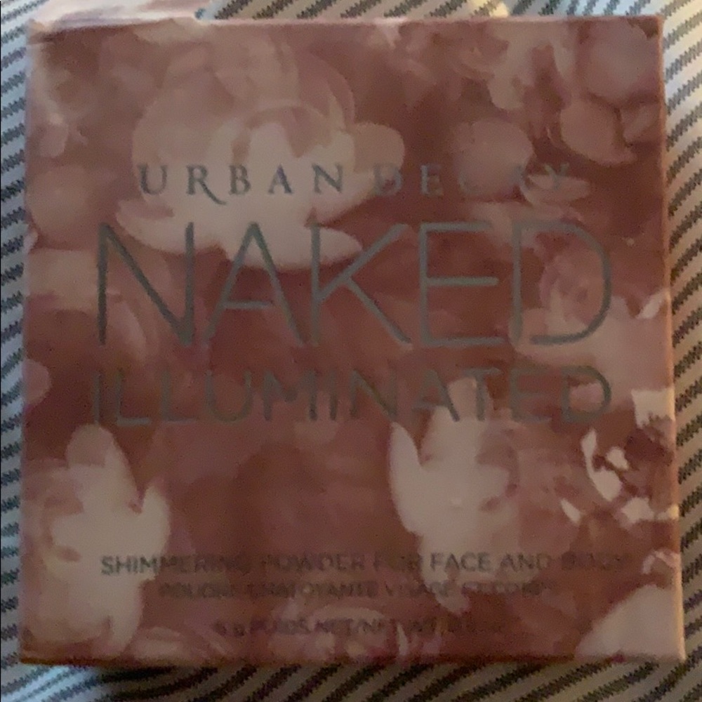 NIB Urban Decay illuminated highlighter.